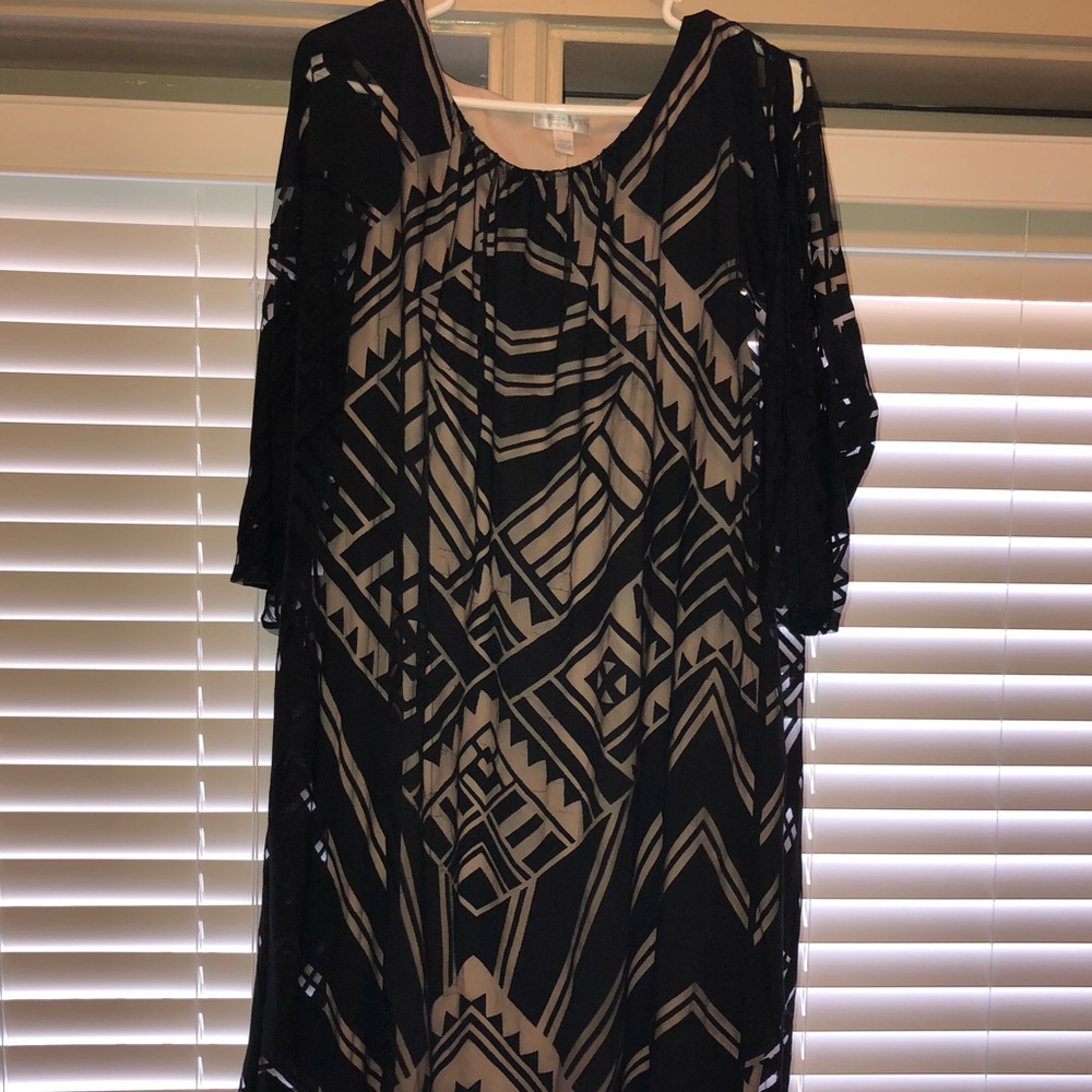 Sexy patterned black dress!